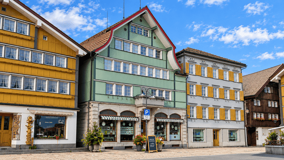 Ein Besuch im Brauchtumsmuseum gehört für Kulturinteressierte zu den Höhepunkten in Urnäsch. Hier erhält man einen anschaulichen Einblick in traditionelle Lebensweisen, Bräuche und das bäuerliche Leben im Appenzellerland.